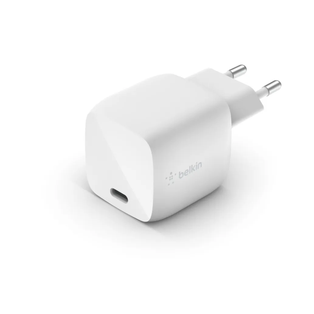 Napajalnik univerzalni Belkin USB-C 30W bel (WCH001vfWH) Napajalnik univerzalni Belkin USB-C 30W bel (WCH001vfWH)