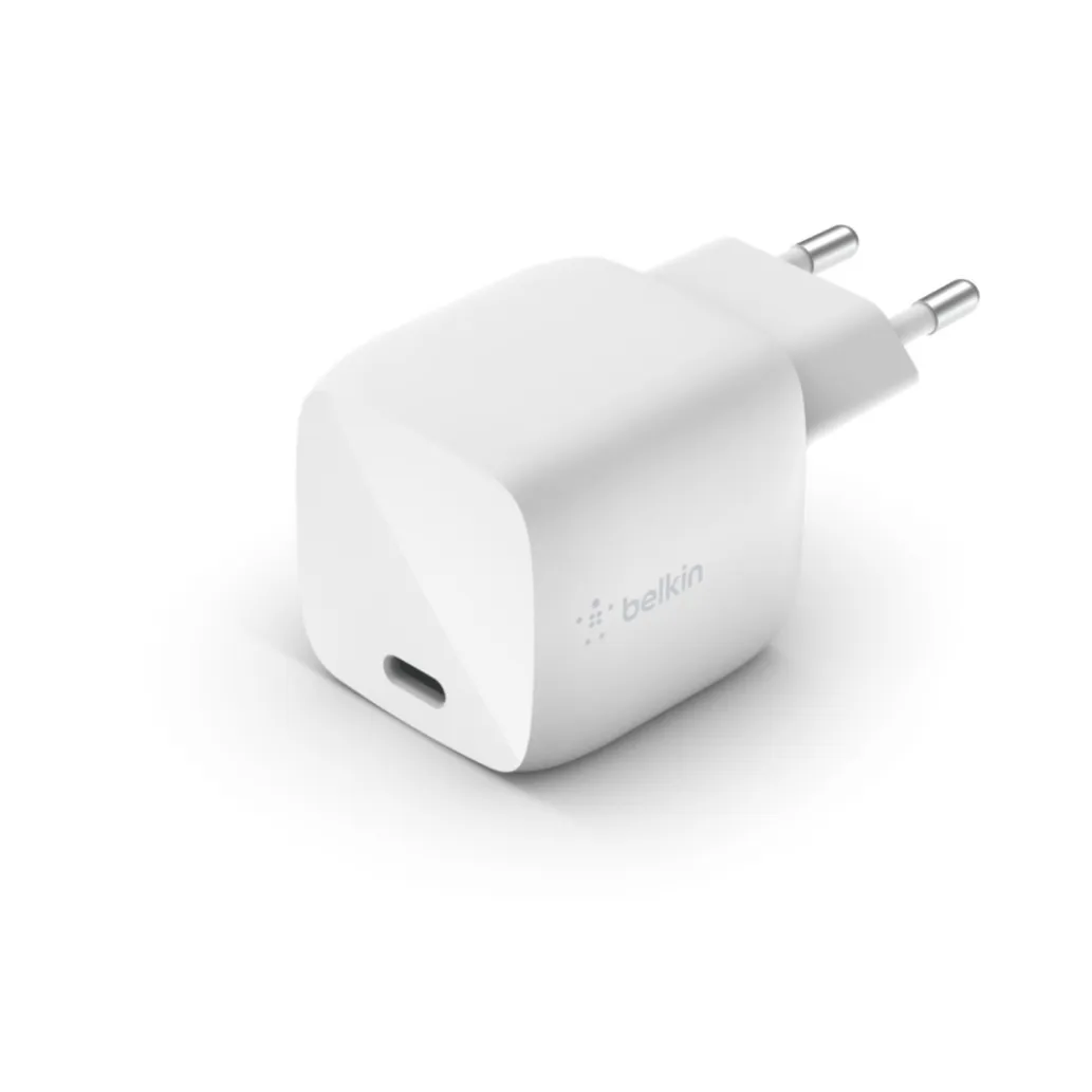 Napajalnik univerzalni Belkin USB-C 30W bel (WCH001vfWH) Napajalnik univerzalni Belkin USB-C 30W bel (WCH001vfWH)